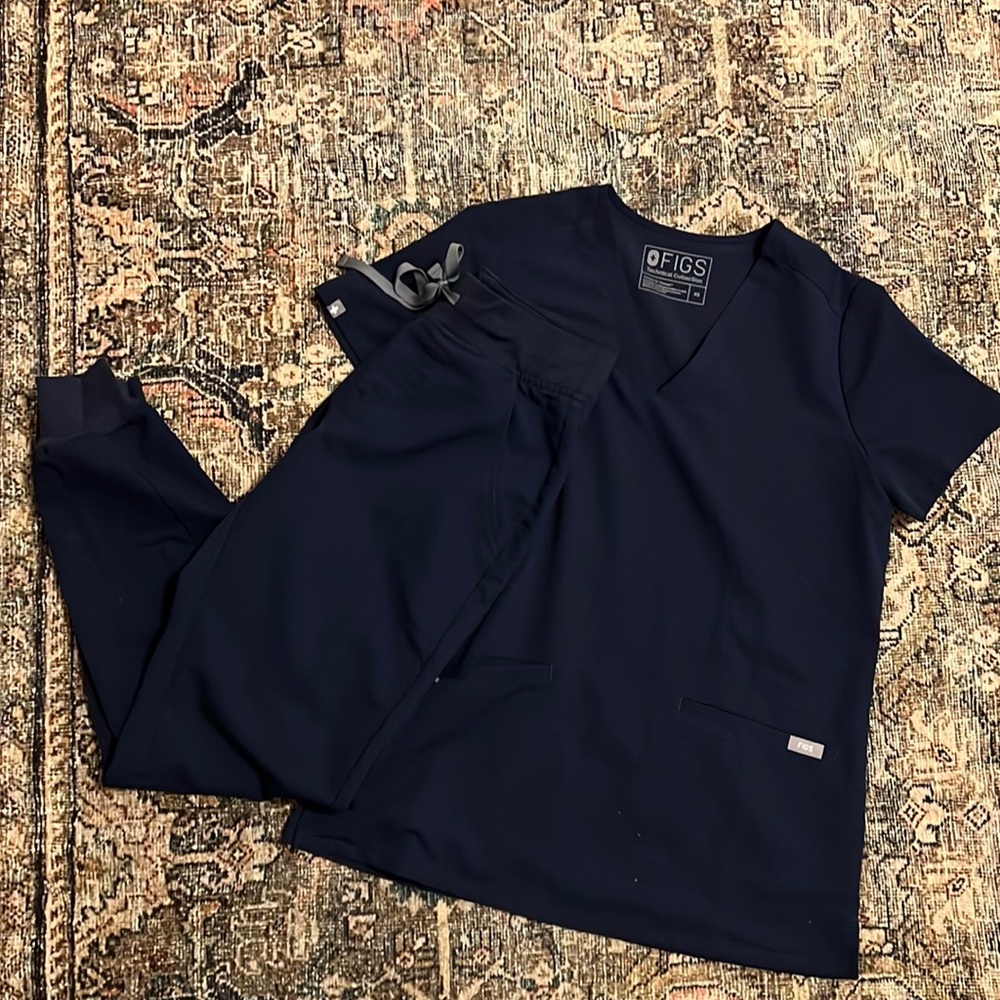 FIGS navy blue scrubs | size:XS.